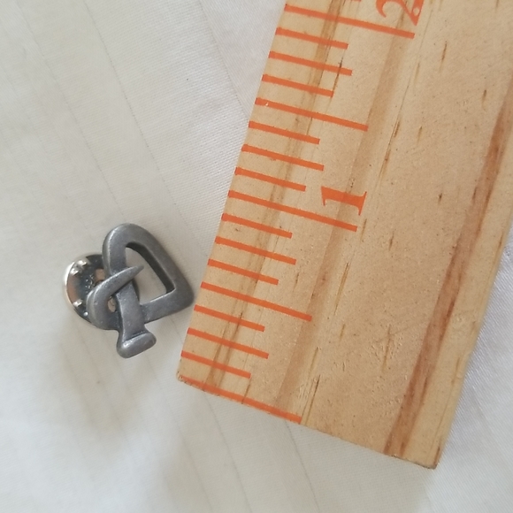 CTA Silver Twist Heart Lapel Pin - Picture 3 of 3